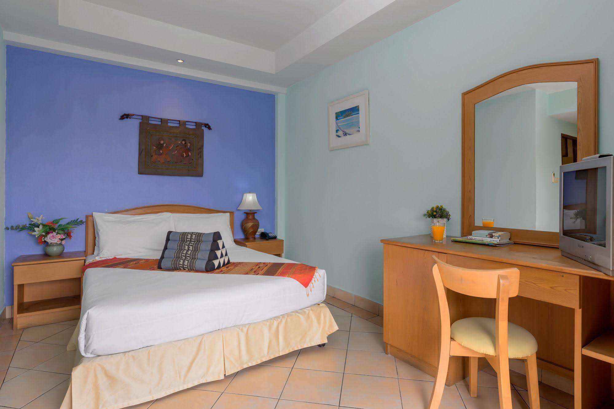 Seven Oaks Inn Jomtien Beach Exterior photo
