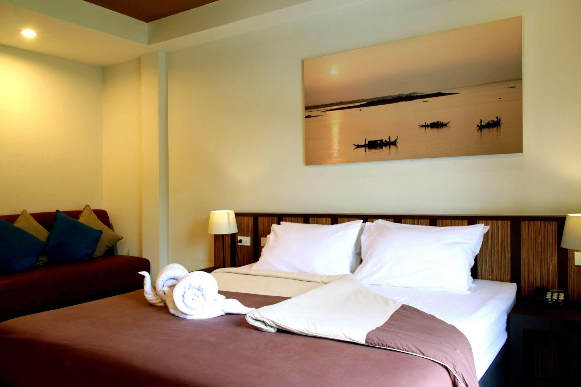 Seven Oaks Inn Jomtien Beach Exterior photo