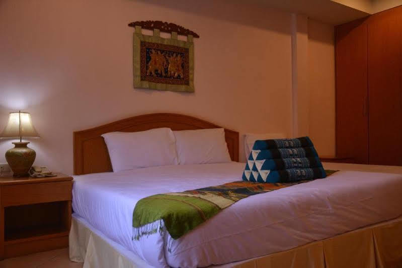Seven Oaks Inn Jomtien Beach Exterior photo